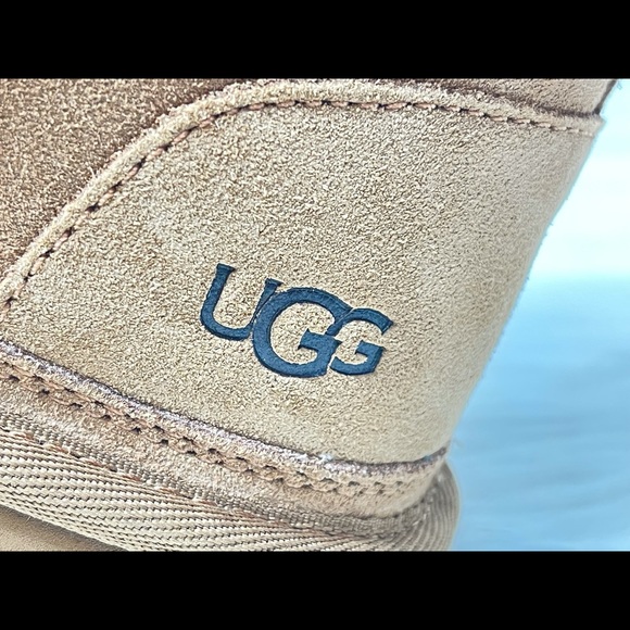 ❣️SOLD❣️Ugg Harkley Boots - Picture 2 of 9